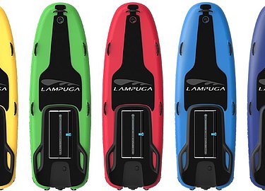 Several different color variations of the electric surfboard Lampuga Air are to be seen